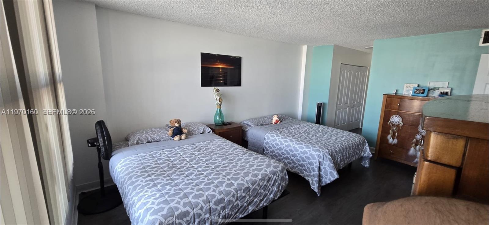 HALLMARK OF HOLLYWOOD CON - Residential