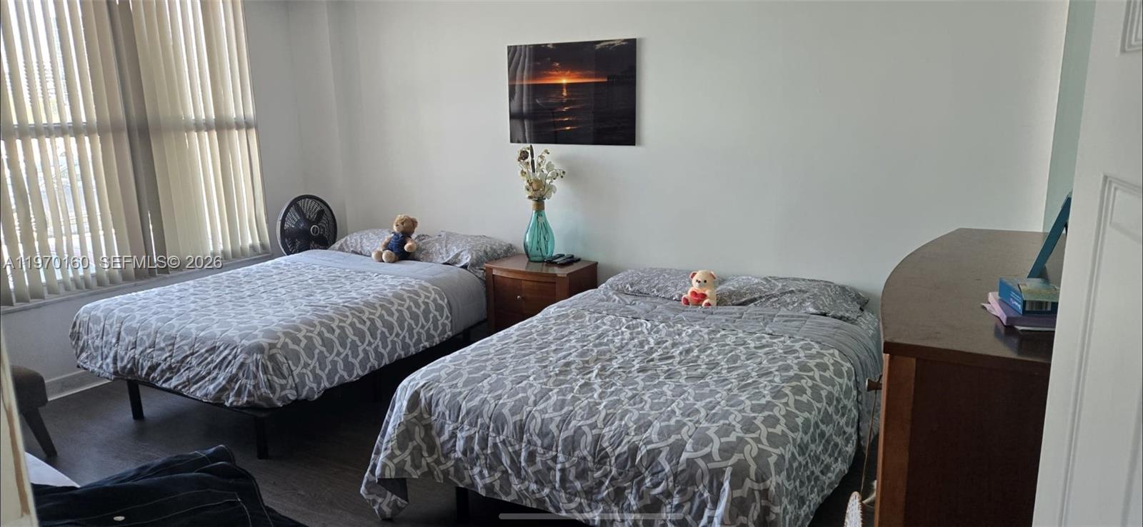 HALLMARK OF HOLLYWOOD CON - Residential