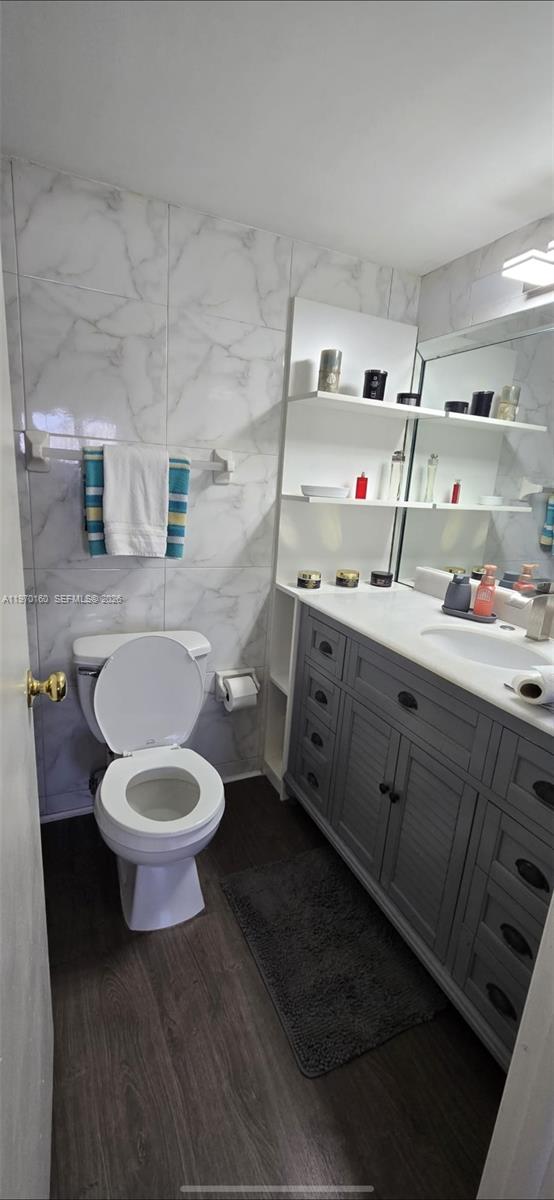 HALLMARK OF HOLLYWOOD CON - Residential