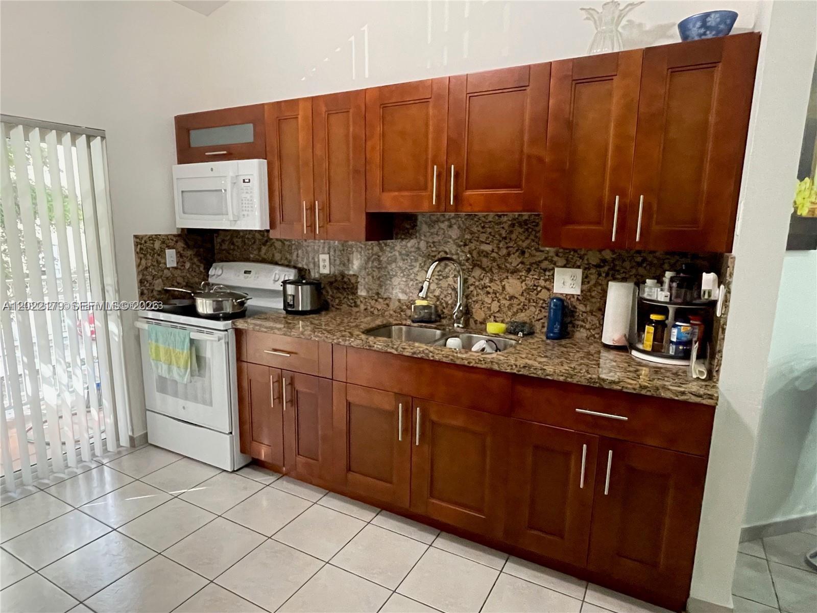 POINCIANA ROYALE VILLAS C - Residential