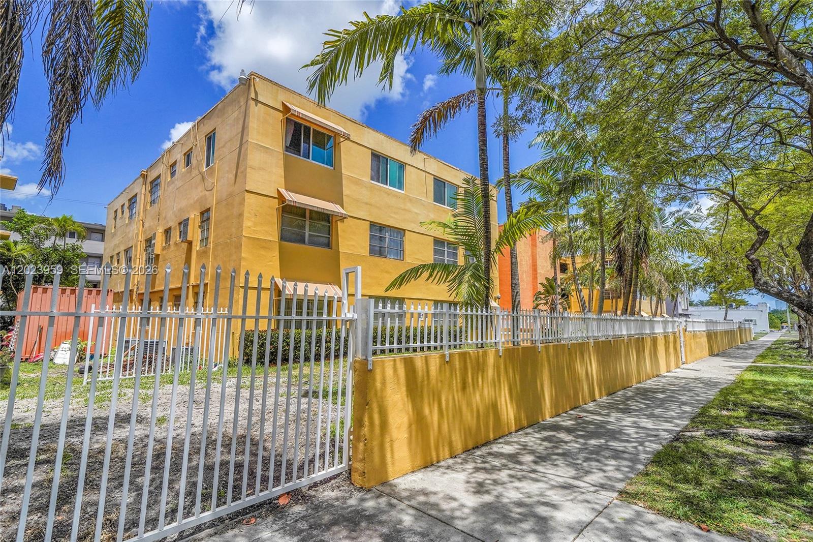 THE PALMS 51 CONDO - Residential
