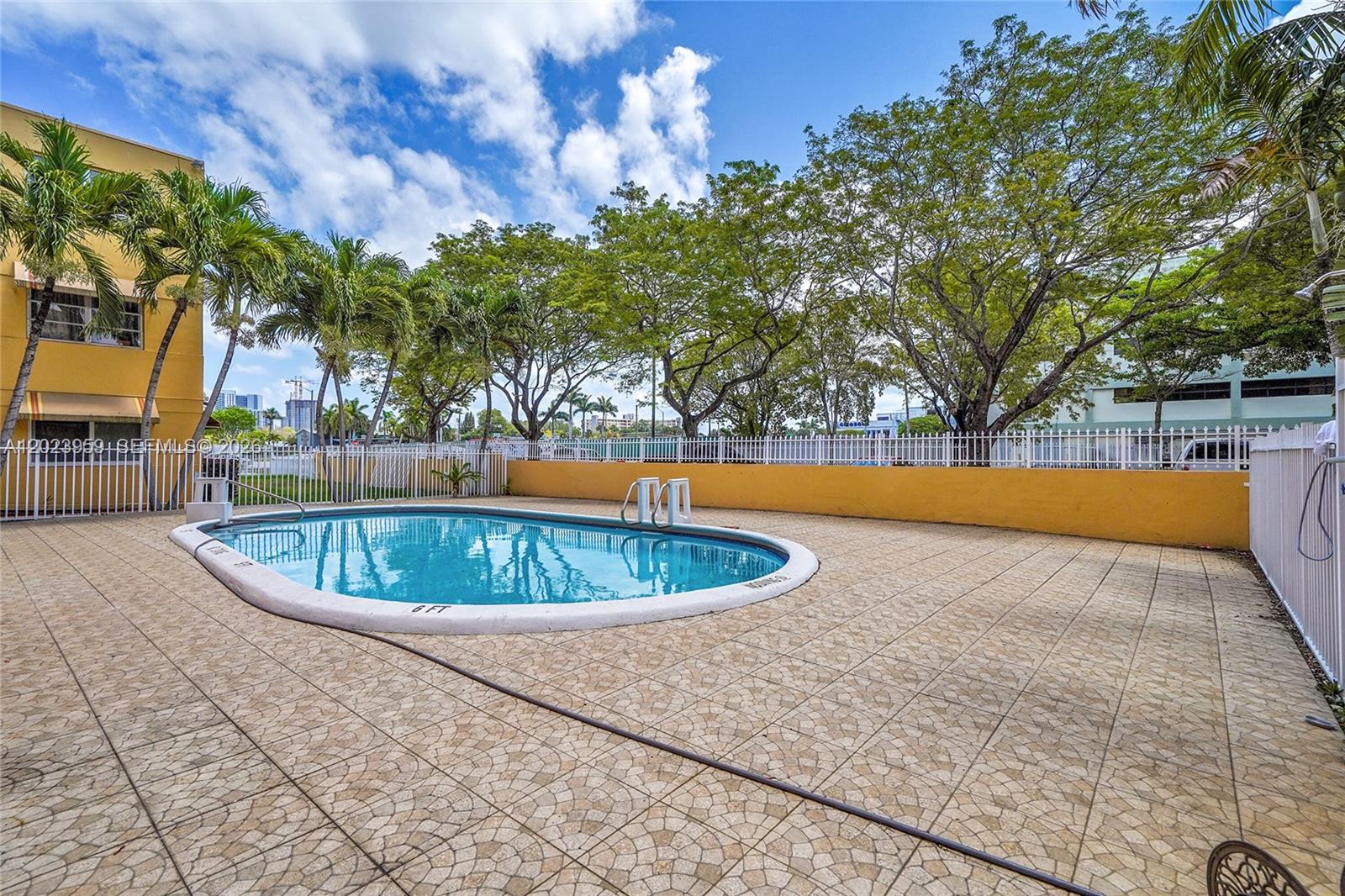 THE PALMS 51 CONDO - Residential