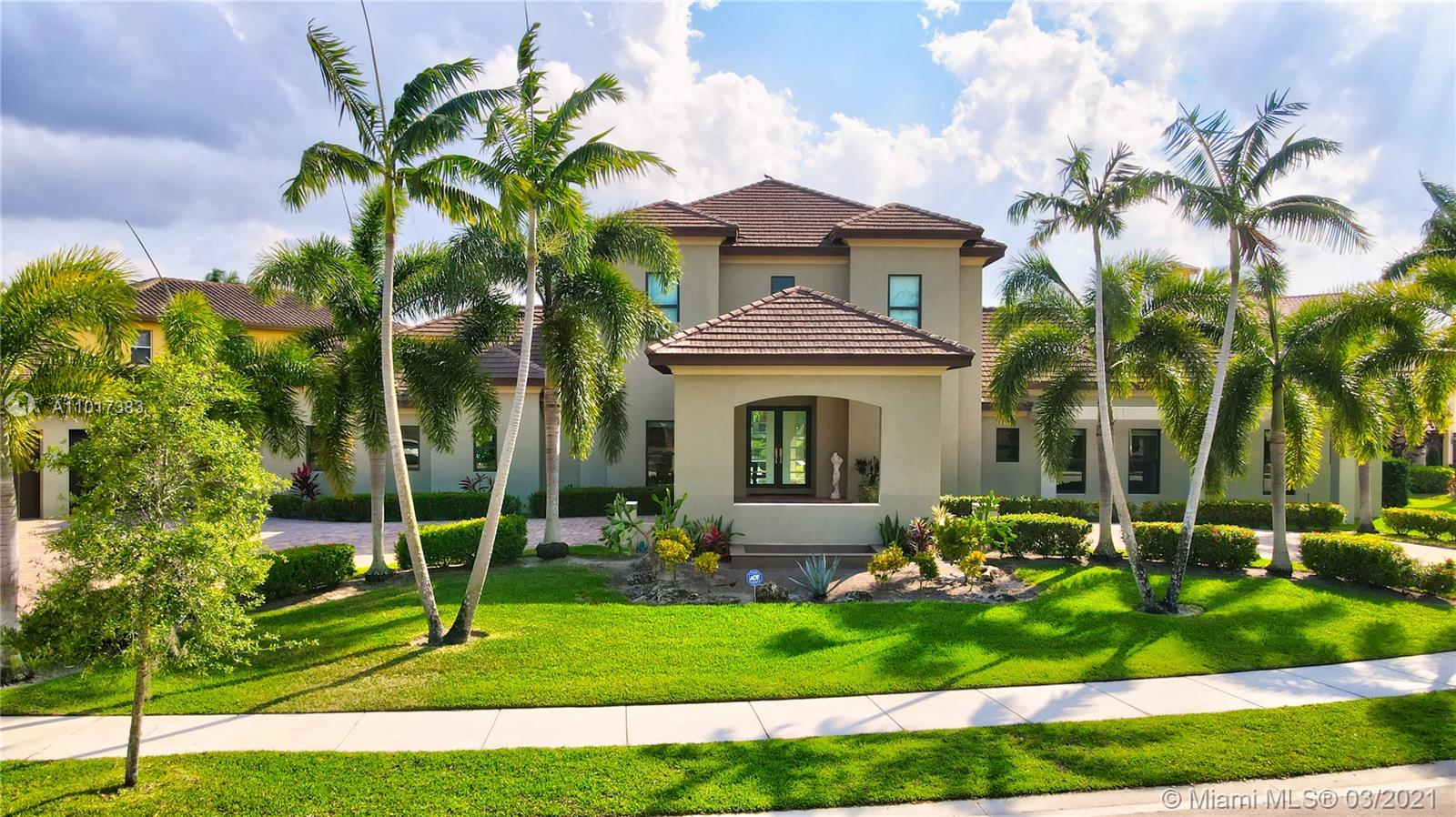 HERON ESTATES AT HERON BAY - Residential