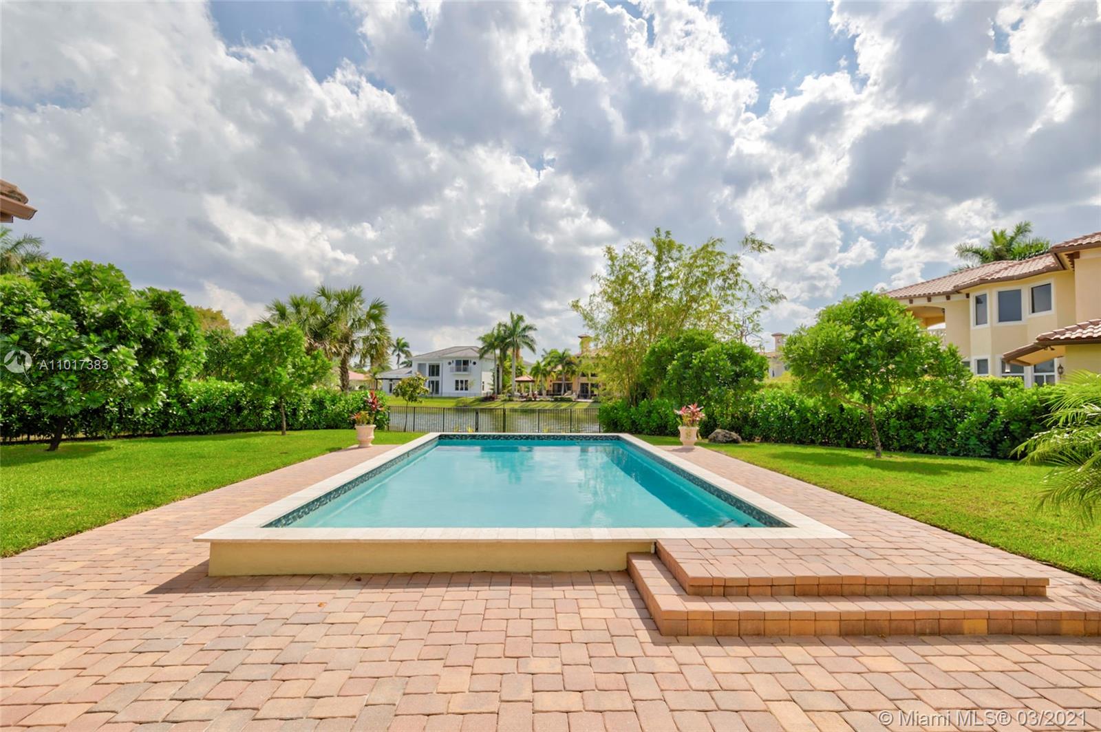 HERON ESTATES AT HERON BAY - Residential