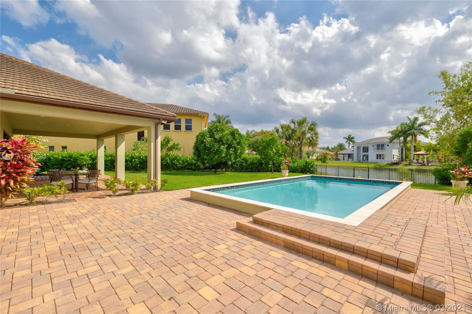 HERON ESTATES AT HERON BAY - Residential