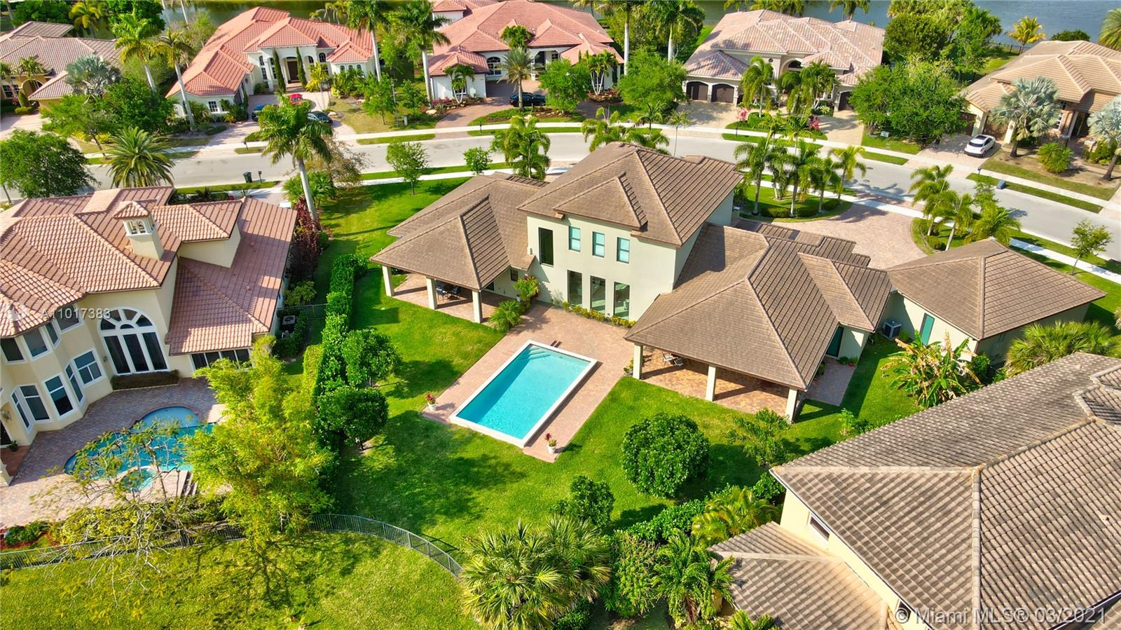 HERON ESTATES AT HERON BAY - Residential