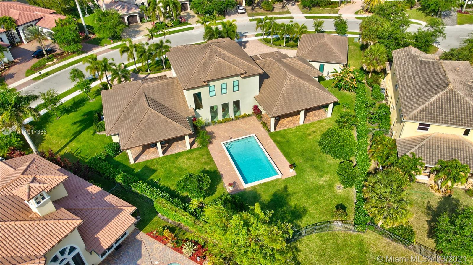 HERON ESTATES AT HERON BAY - Residential