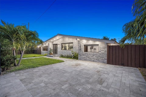 Photo of 20930 NE 26th Ave, Miami, FL 33180 (MLS # A12104553)