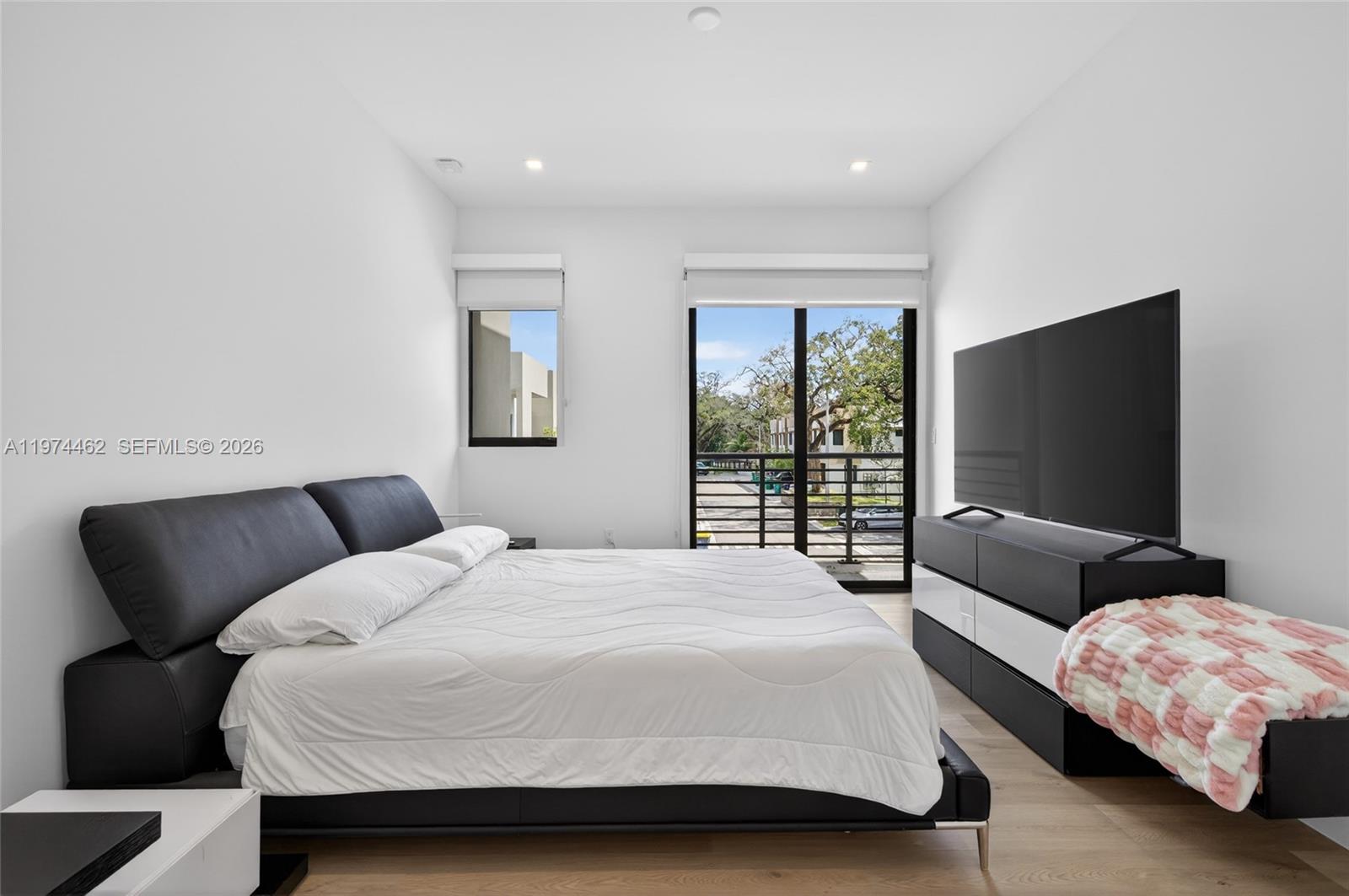 OAKS PLACE - Residential