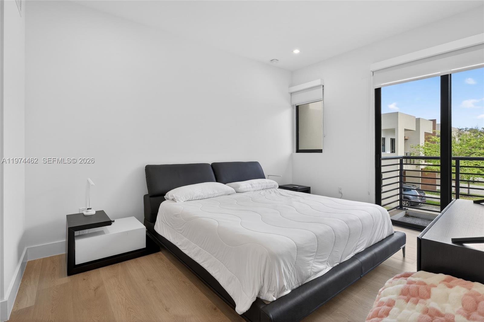 OAKS PLACE - Residential