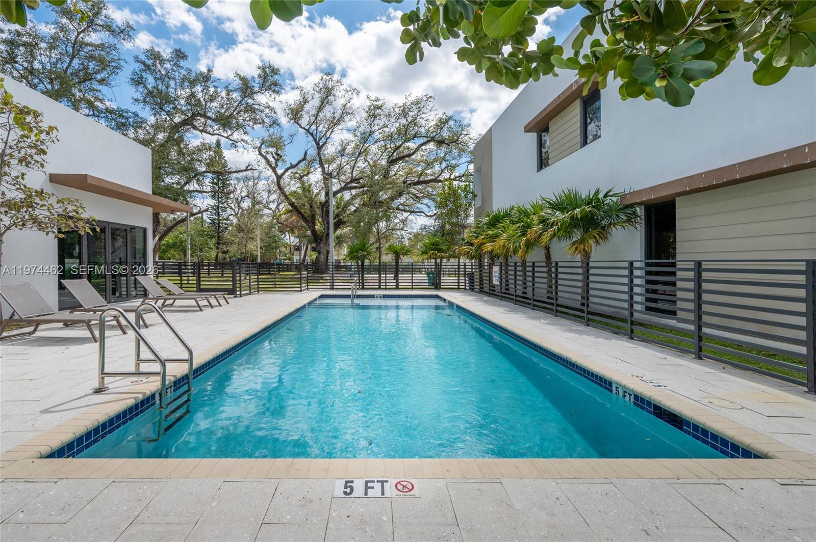 OAKS PLACE - Residential