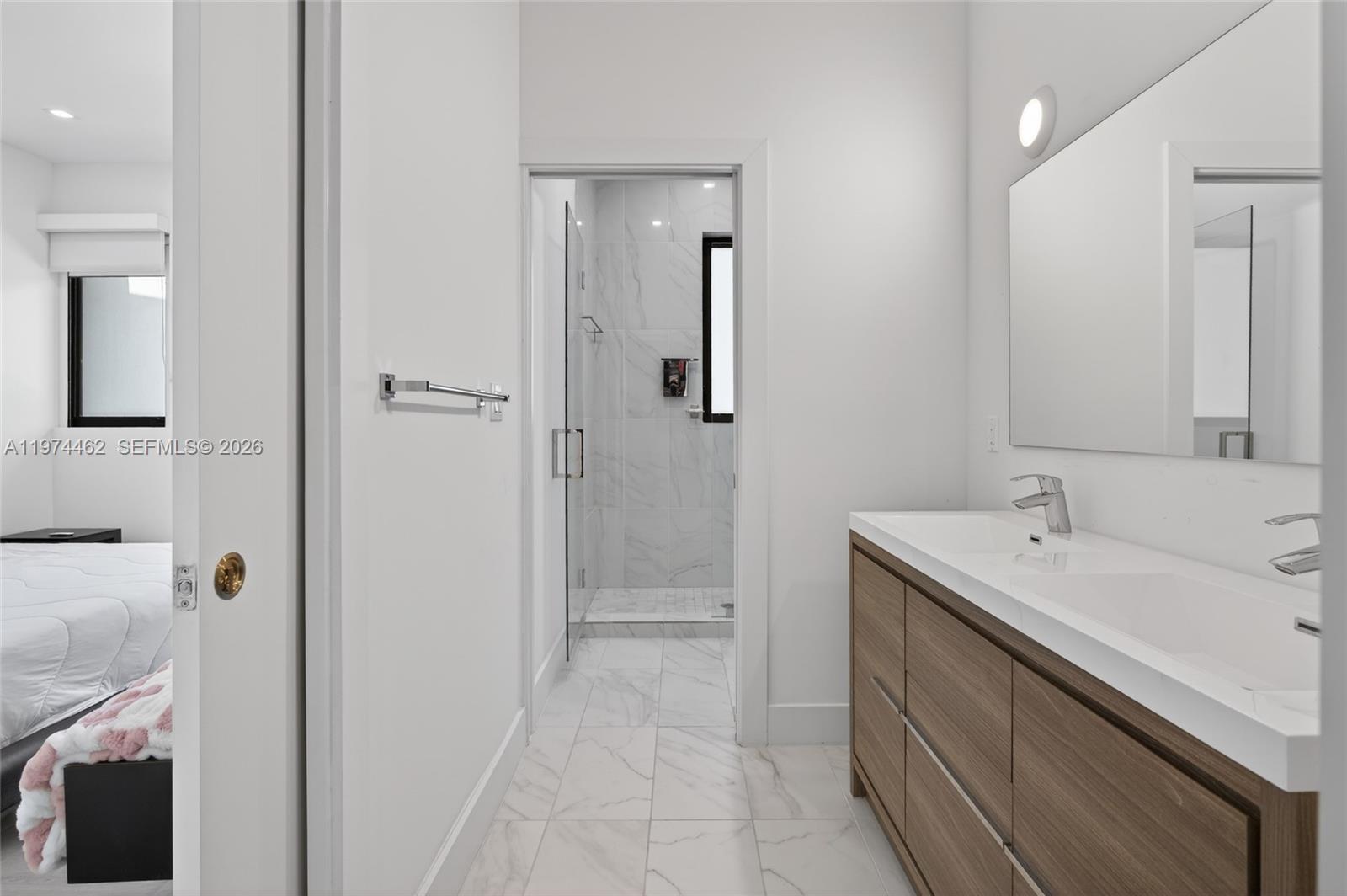 OAKS PLACE - Residential