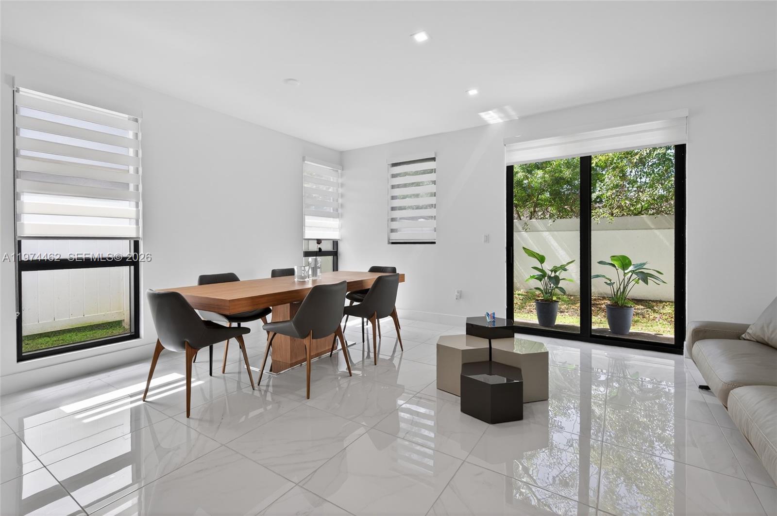 OAKS PLACE - Residential