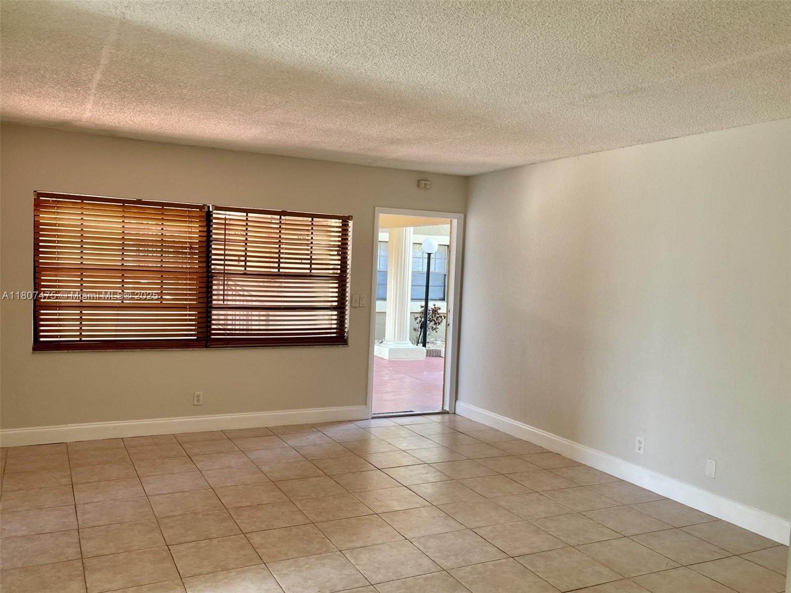 2624 Riverside Dr 2624