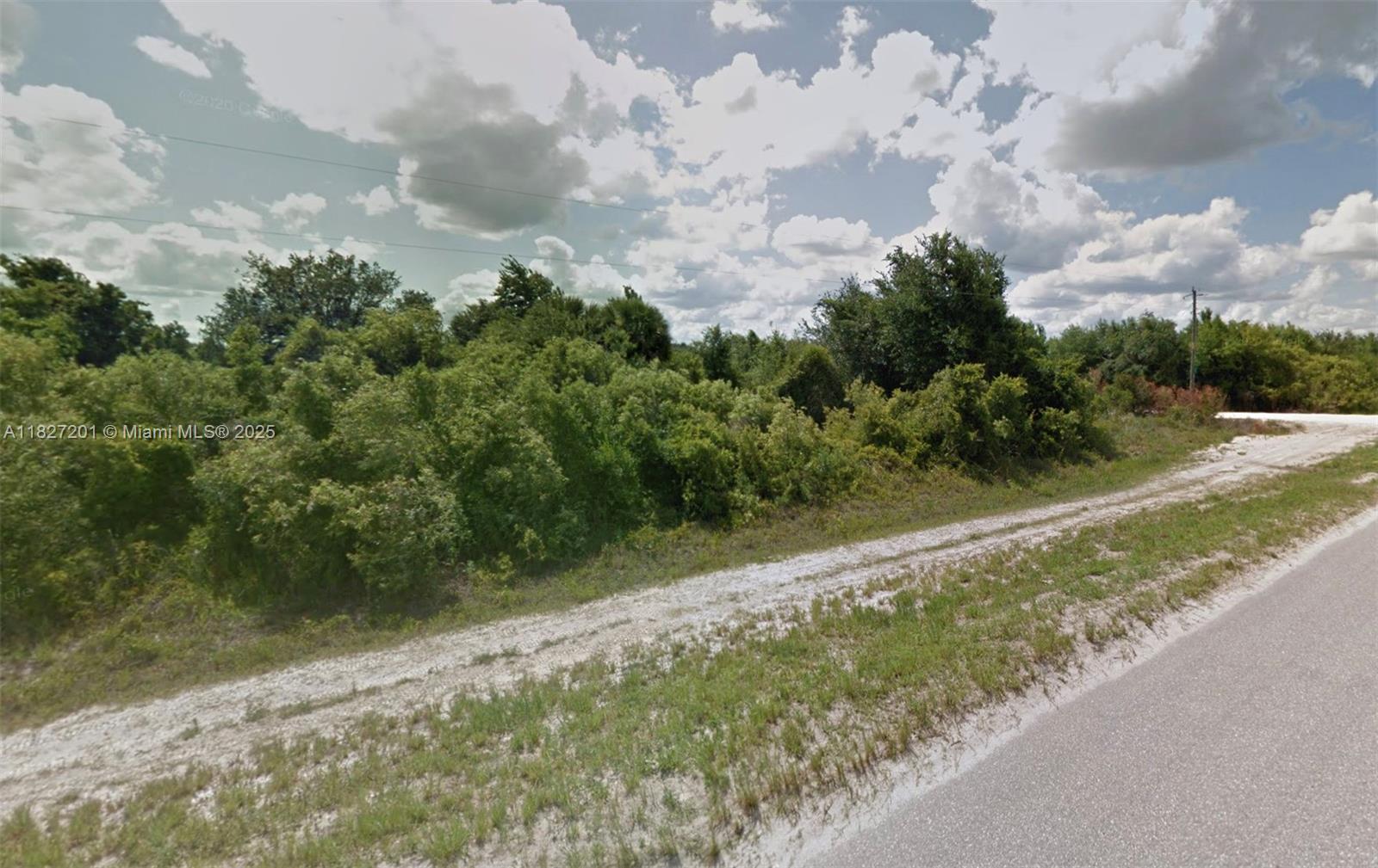 This 1.50-acre corner lot is located in Okeechobee County and offers a peaceful rural setting with plenty of space. Surrounded by nature and open land, it’s a quiet area with room to enjoy outdoor living.