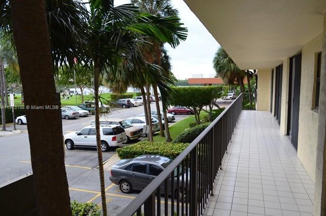 WINSTON TOWERS 700 CONDO - Residential