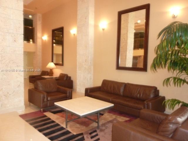 WINSTON TOWERS 700 CONDO - Residential