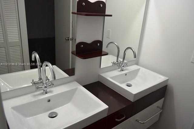 WINSTON TOWERS 700 CONDO - Residential