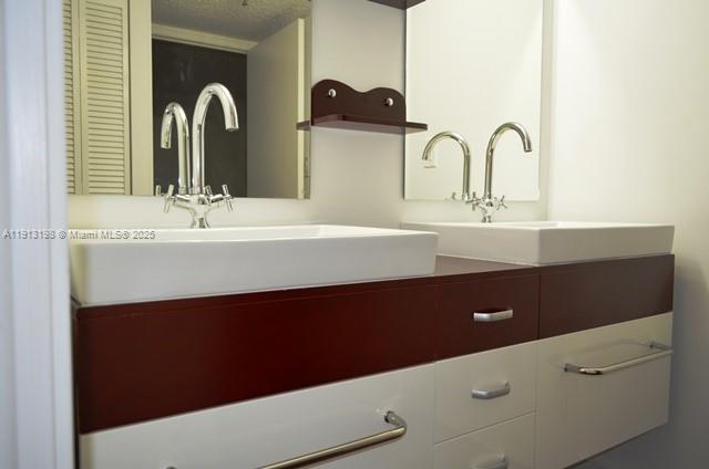 WINSTON TOWERS 700 CONDO - Residential