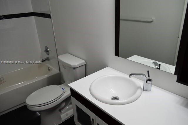 WINSTON TOWERS 700 CONDO - Residential