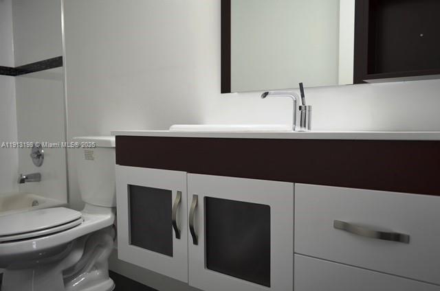 WINSTON TOWERS 700 CONDO - Residential