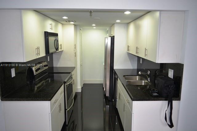 WINSTON TOWERS 700 CONDO - Residential