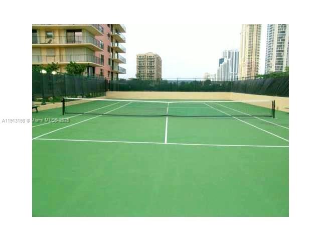 WINSTON TOWERS 700 CONDO - Residential