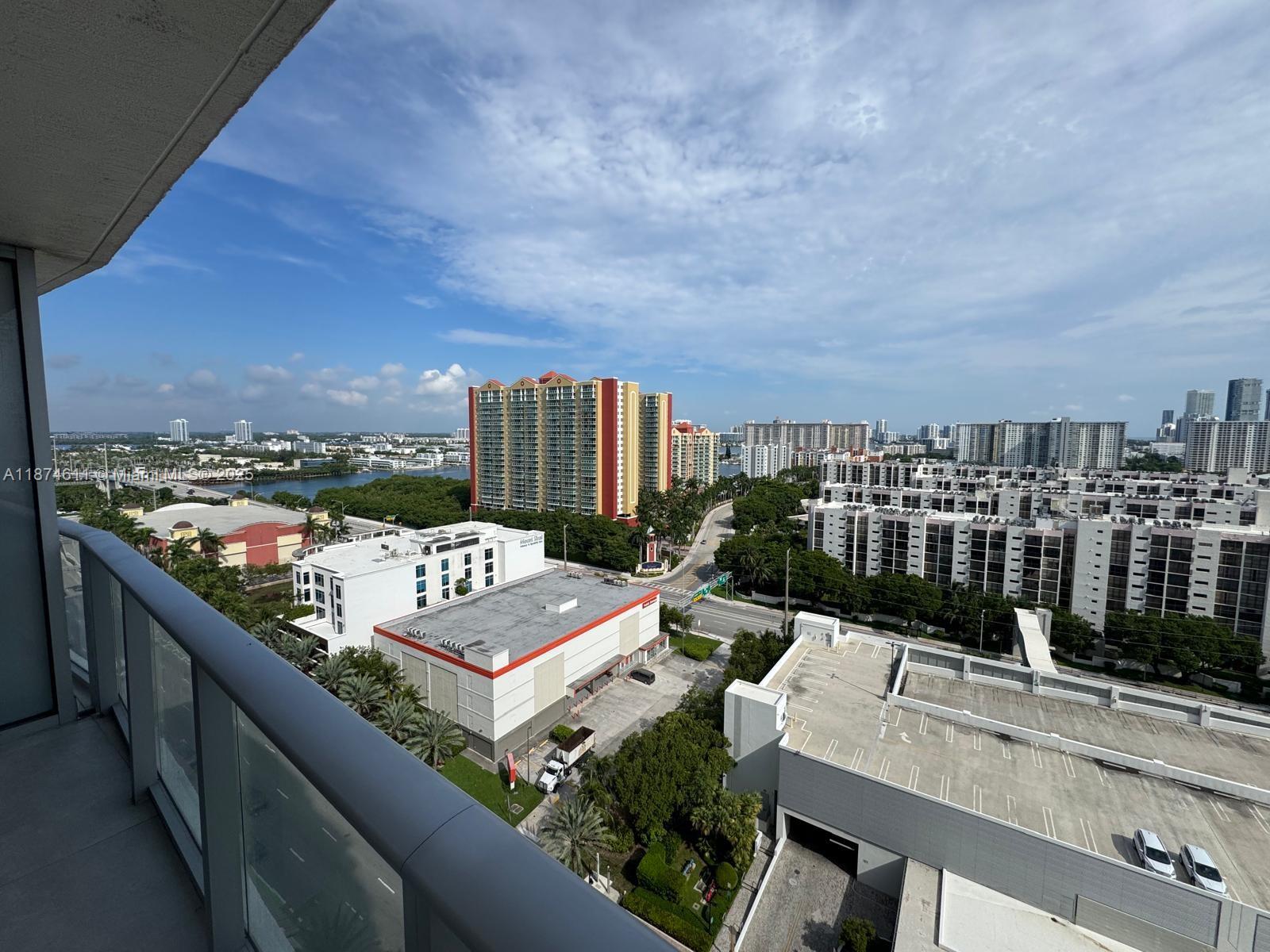 PARQUE TOWERS CONDO - Residential