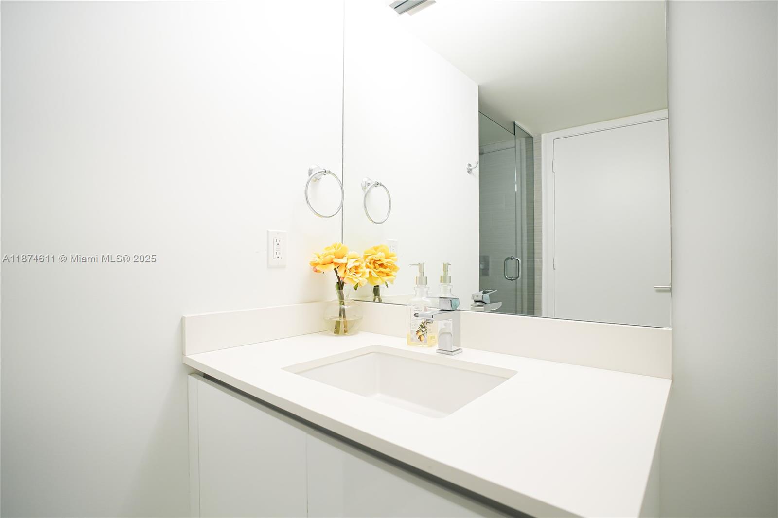 PARQUE TOWERS CONDO - Residential