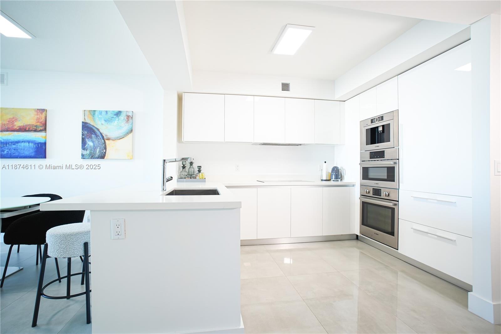 PARQUE TOWERS CONDO - Residential