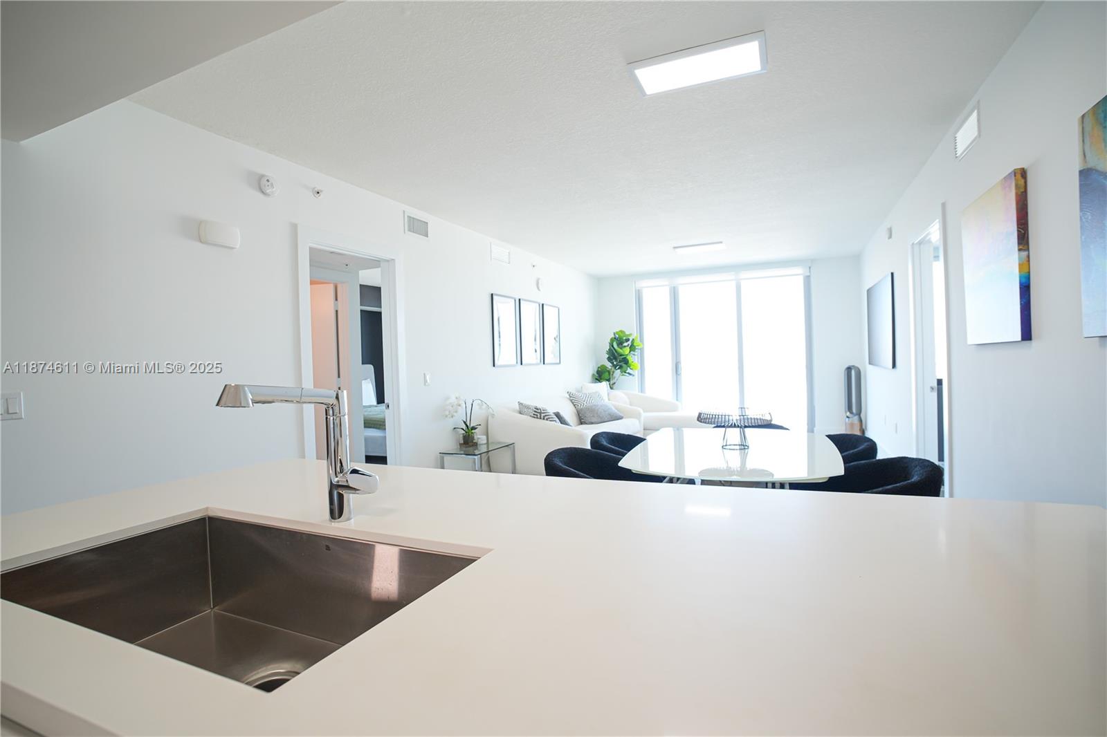 PARQUE TOWERS CONDO - Residential