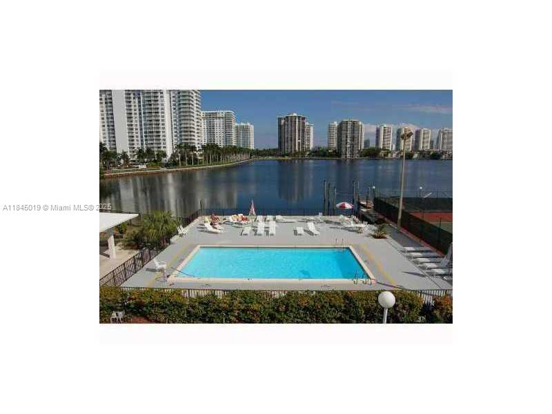2780 NE 183 ST 2104