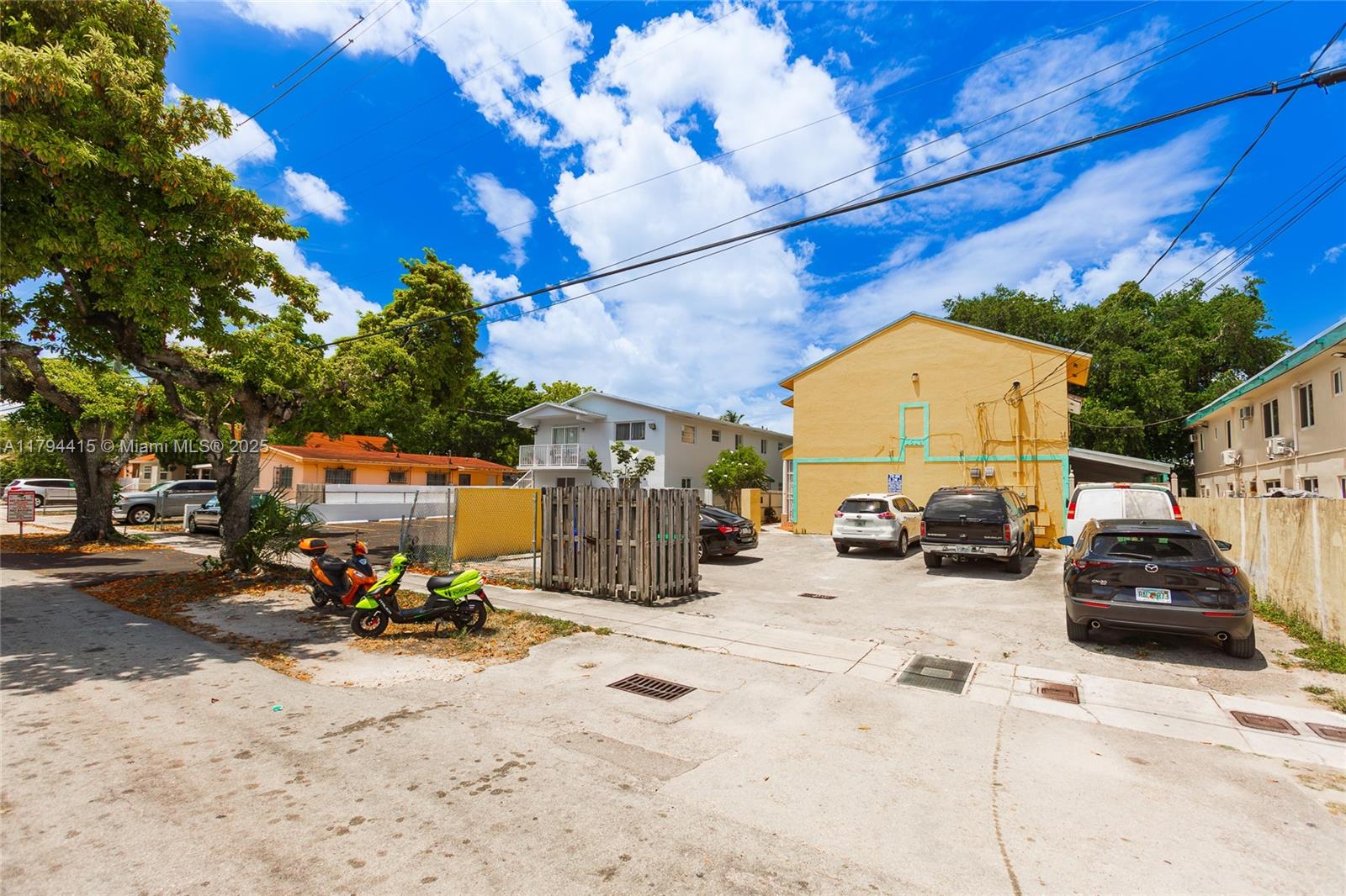 1613 Nw 16th St B, Miami, Broward County, Florida - 2 Bedrooms  
2 Bathrooms - 