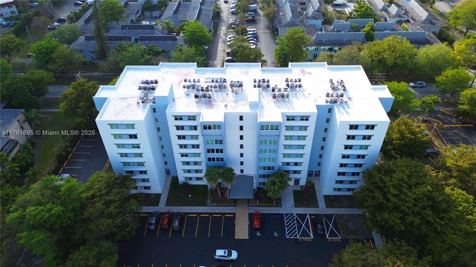 SUMMIT TOWER I OF DADELAN - Residential