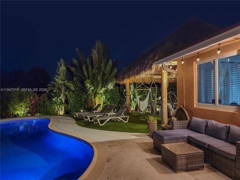 4420 NE 15th Ave Oakland Park FL 33334