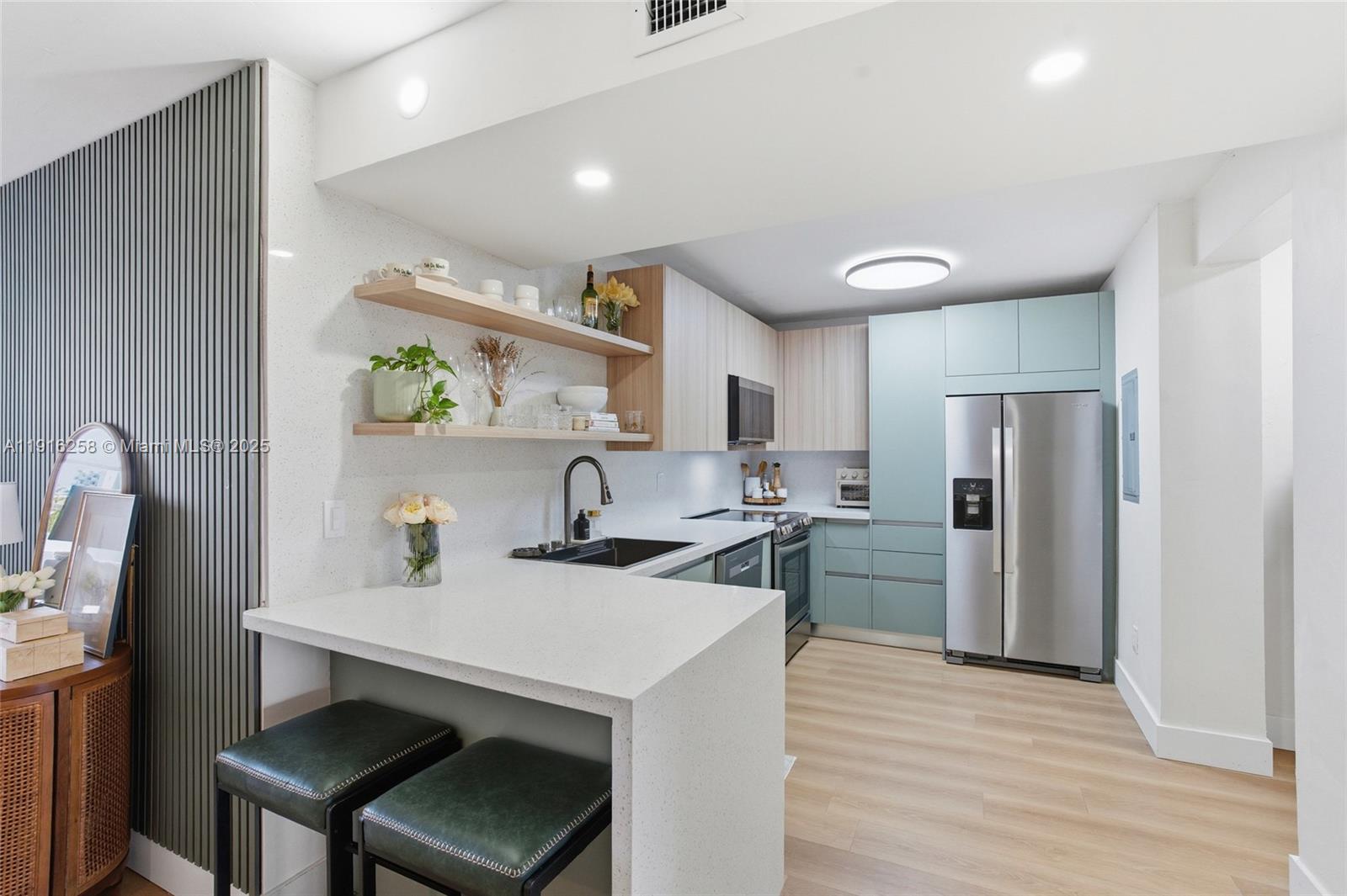 FLAMINGO PARKVIEW CONDO - Residential