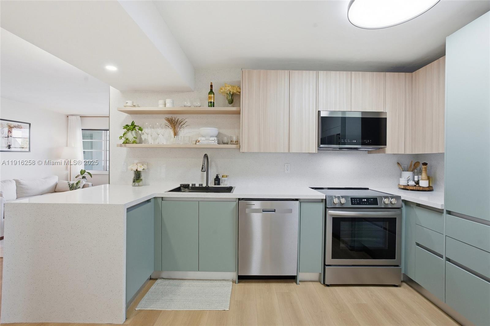 FLAMINGO PARKVIEW CONDO - Residential