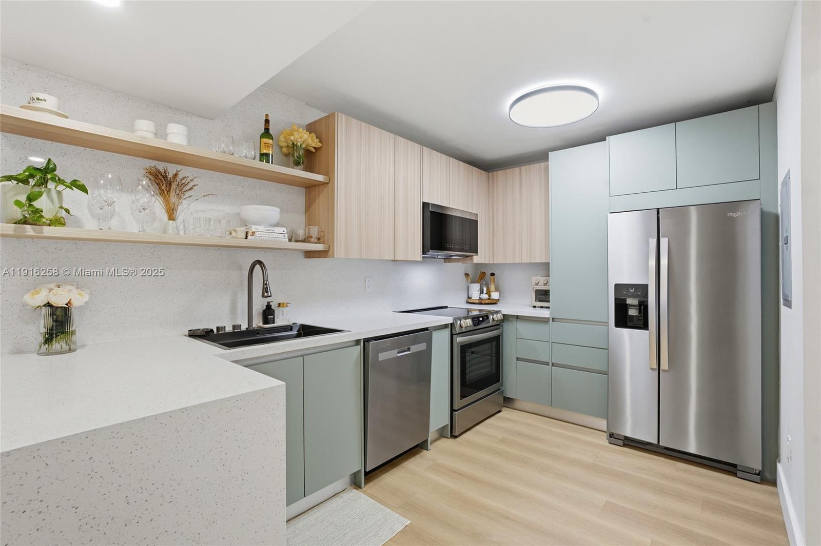 FLAMINGO PARKVIEW CONDO - Residential