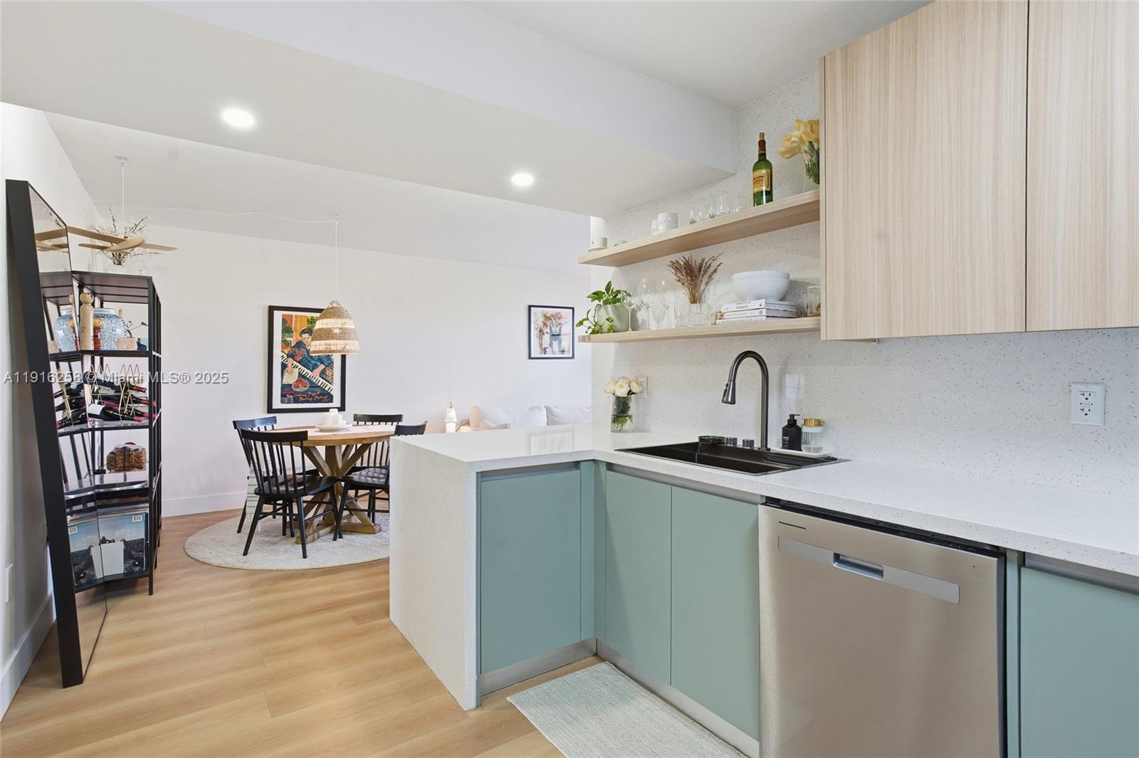 FLAMINGO PARKVIEW CONDO - Residential