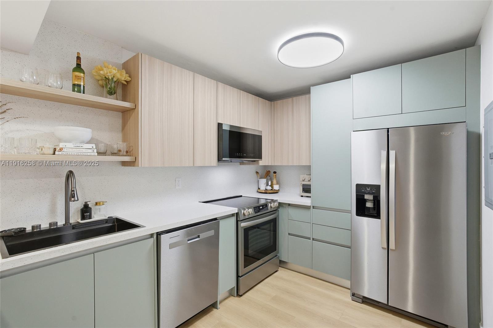 FLAMINGO PARKVIEW CONDO - Residential