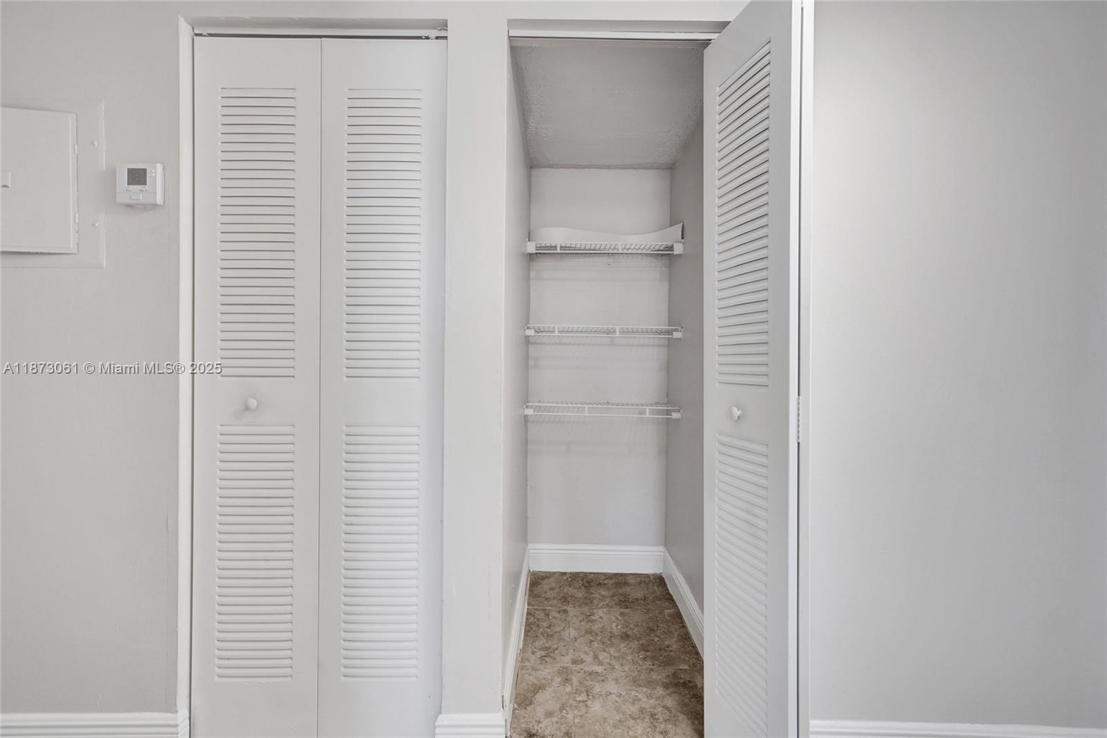 REV LAKE VIEW ESTATES UNI - Residential Lease