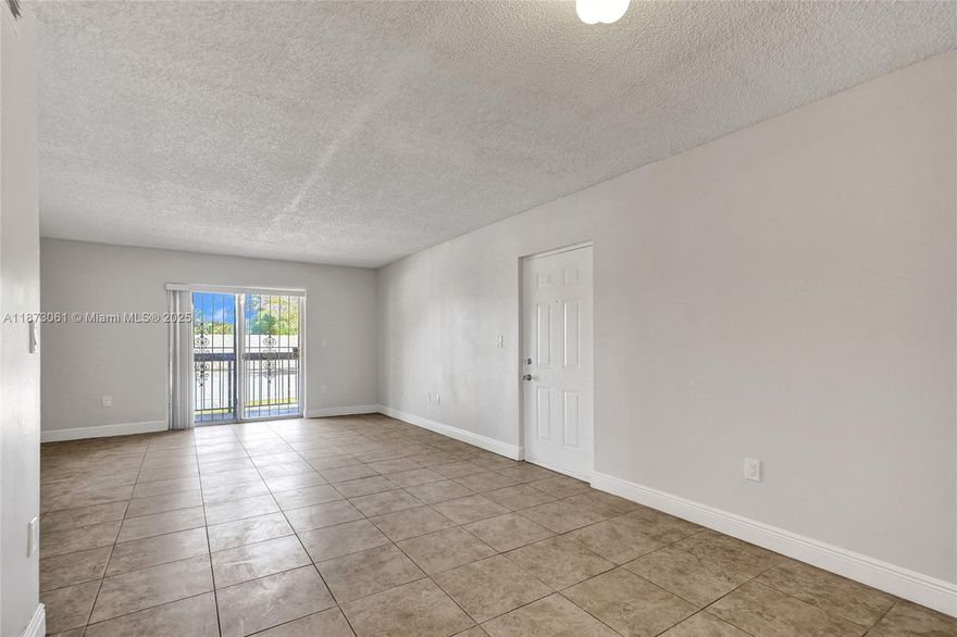Incredible and spacious 3/2 in the heart of Miami.

This complex overlooks a serene lake, and boasts a large 3/2 that’s thoughtfully laid out with a balcony. Central air, spacious kitchens, with a great layout! 

Notes: Ample parking, on-site laundry, ask about  move in specials, section 8.