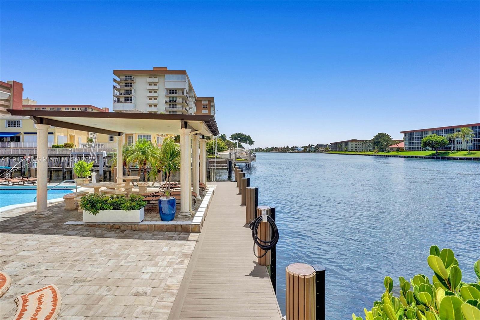 HILLSBORO ISLAND HOUSE CO - Residential