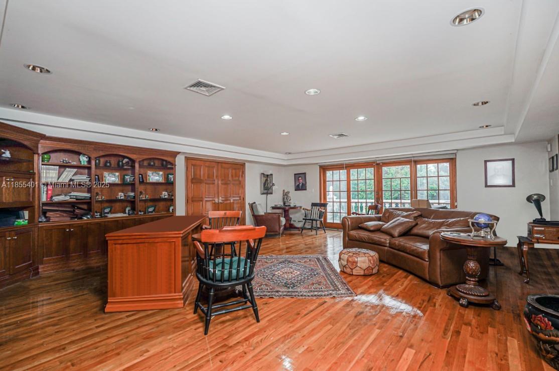 Todt Hill - Residential