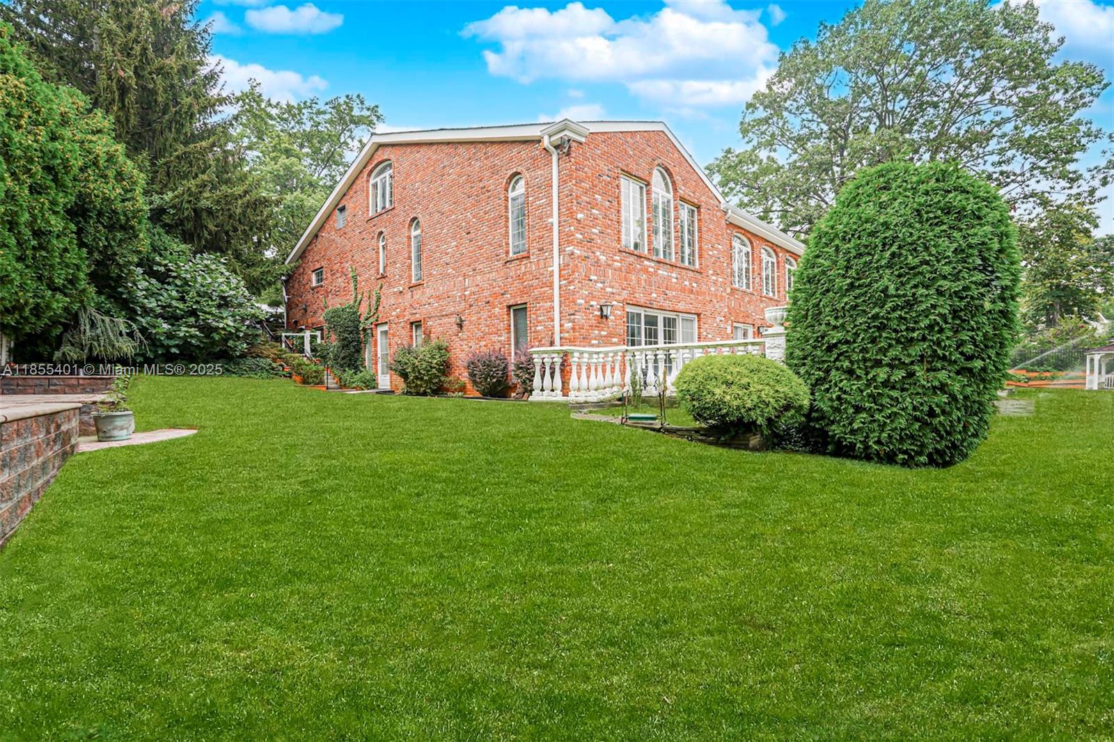 Todt Hill - Residential