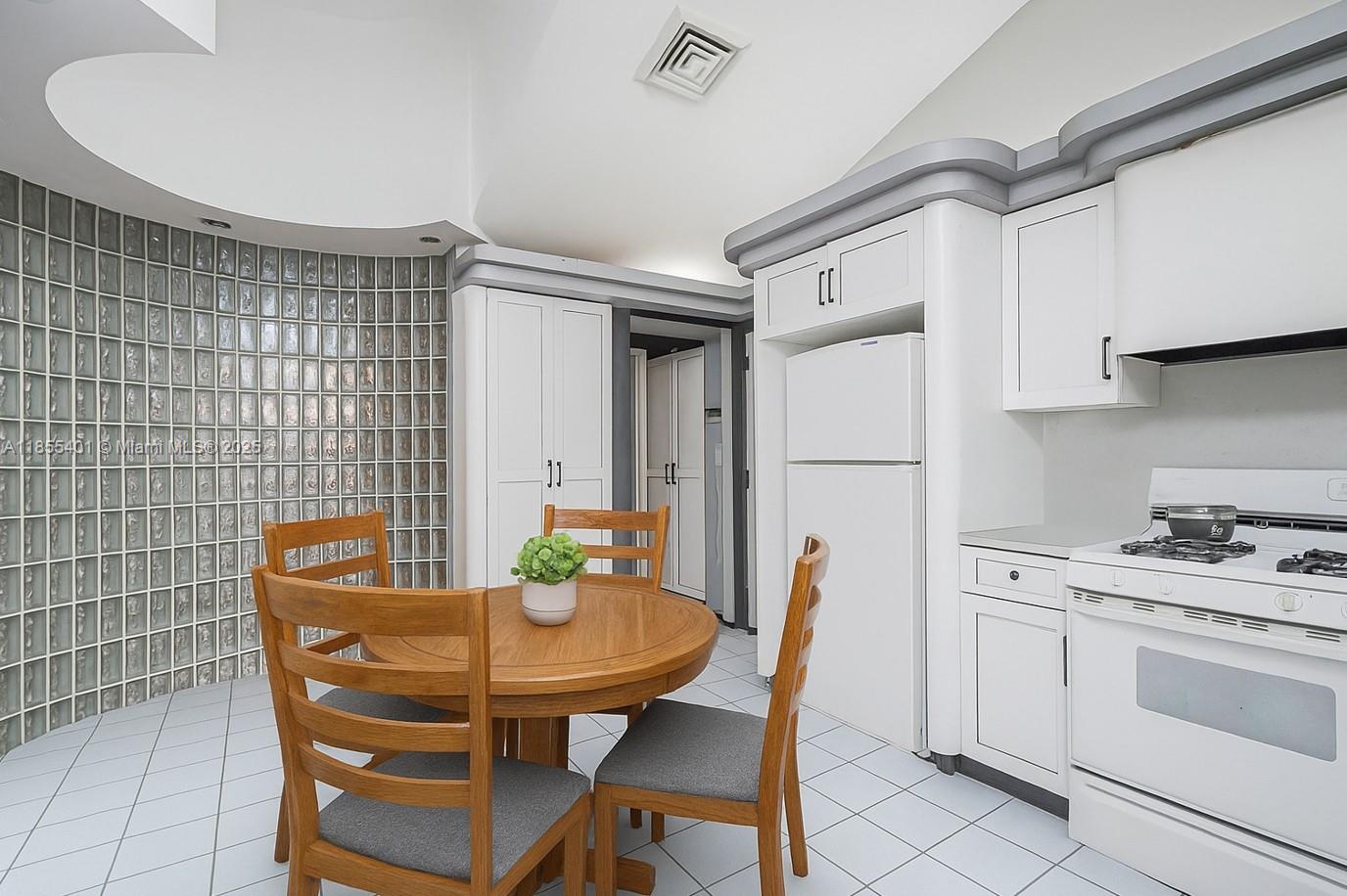 Todt Hill - Residential