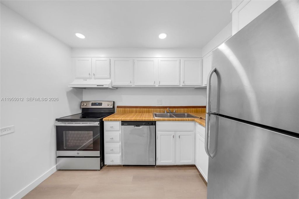 Photo of 3650 Inverrary Dr #1I, Lauderhill, FL 33319 (MLS # A11955012)