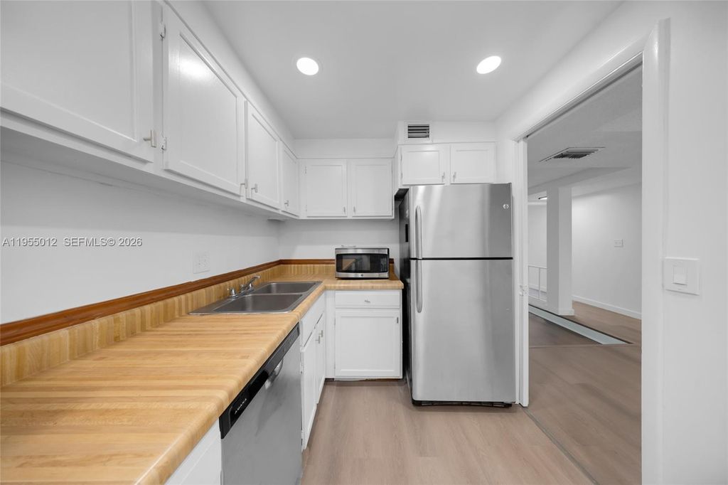 Photo of 3650 Inverrary Dr #1I, Lauderhill, FL 33319 (MLS # A11955012)