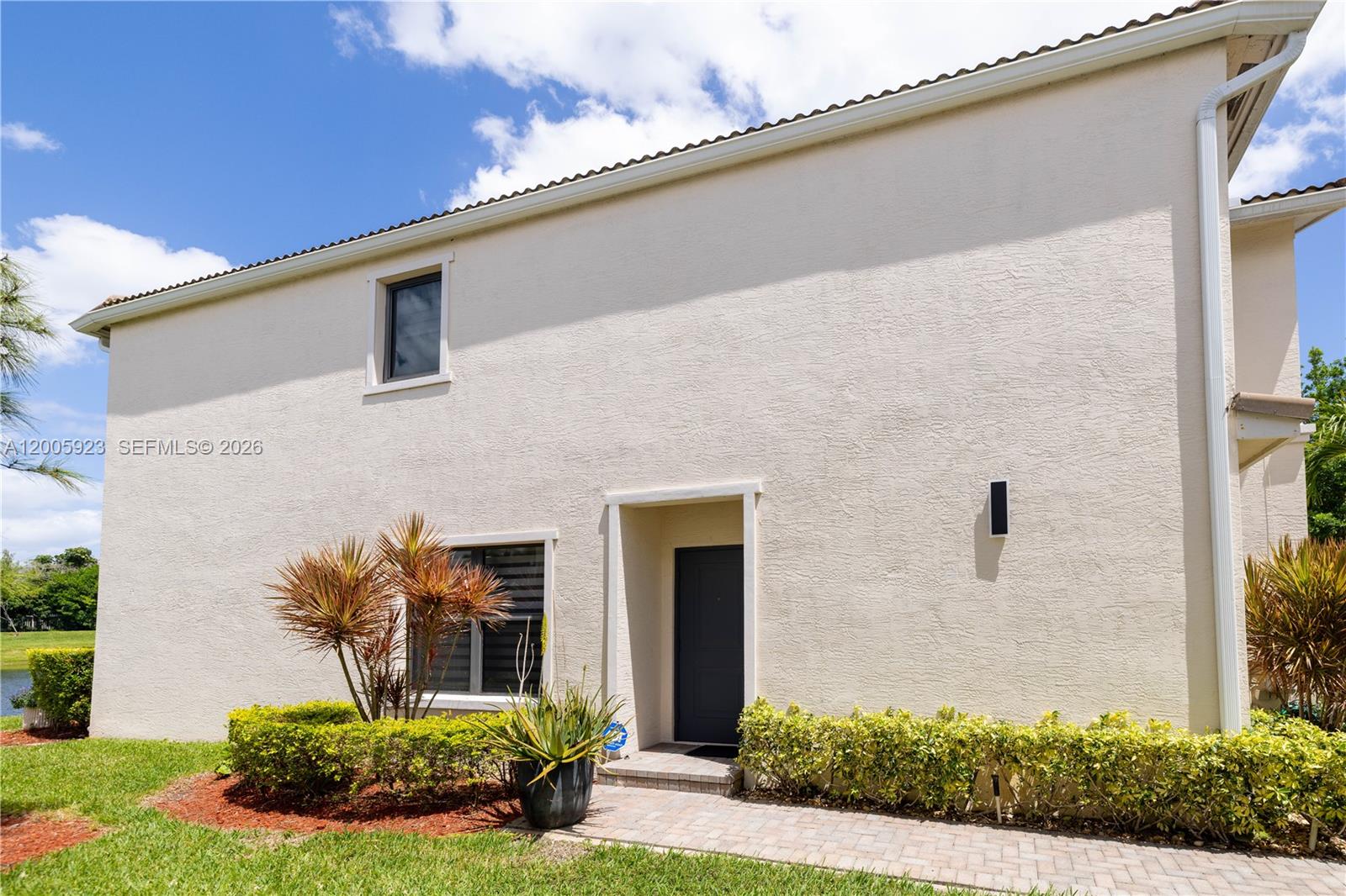 CHAMPION LAKES - Residential Lease