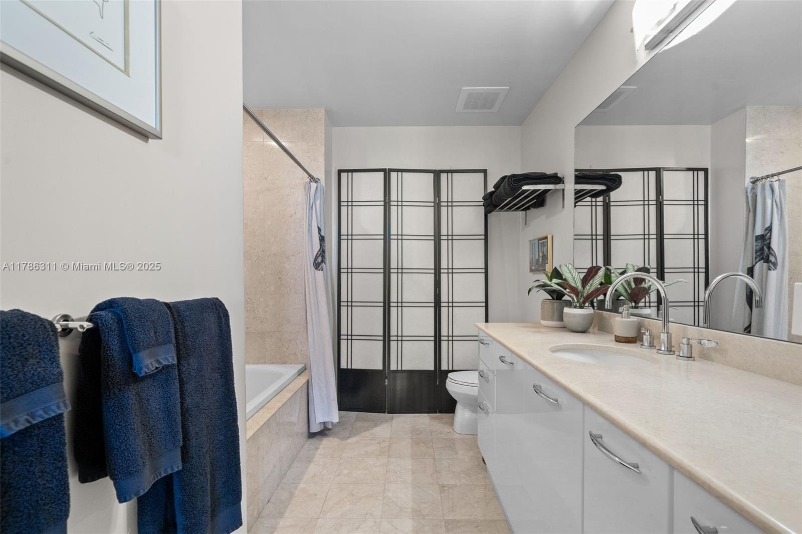 350 LAS OLAS PLACE CONDO - Residential